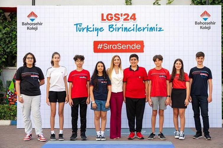 LGS birincisi Elif, kanser hastası dedesi için genetik mühendisi olmak istiyor