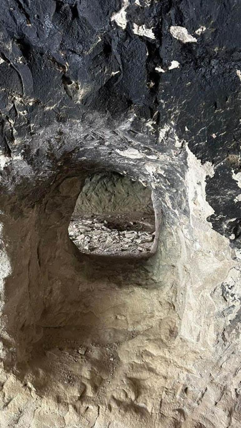 Roma dönemine ait kaya mezarlar delik deşik edilmiş