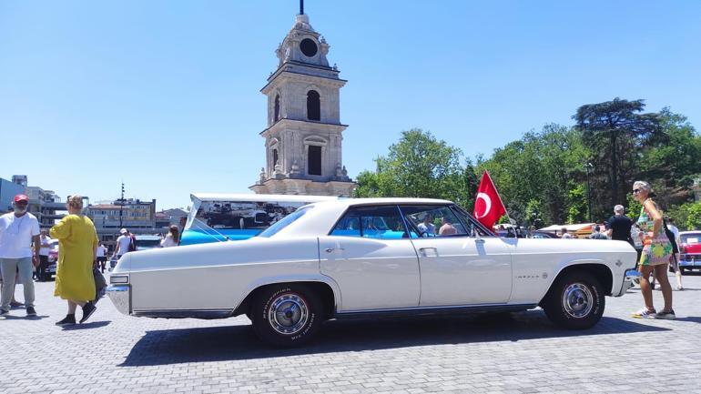 İstanbul'da klasik otomobiller erken Babalar Günü kutlamasında buluştu