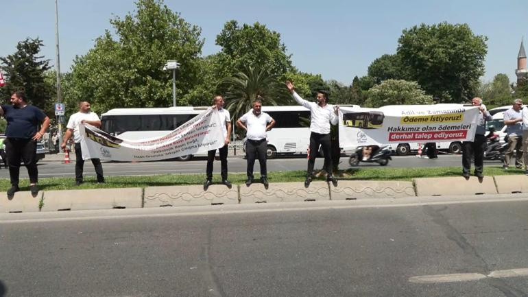 Özel halk otobüsü sahiplerinden İBB binası önünde ödeme protestosu