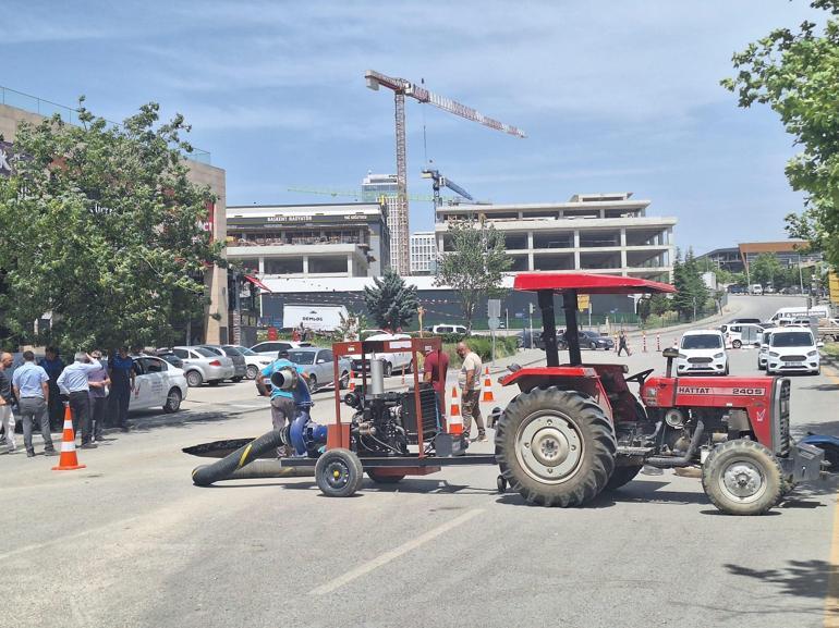 Ankara'da yol çöktü; 5 metre çapında ve 10 metre derinliğinde çukur oluştu