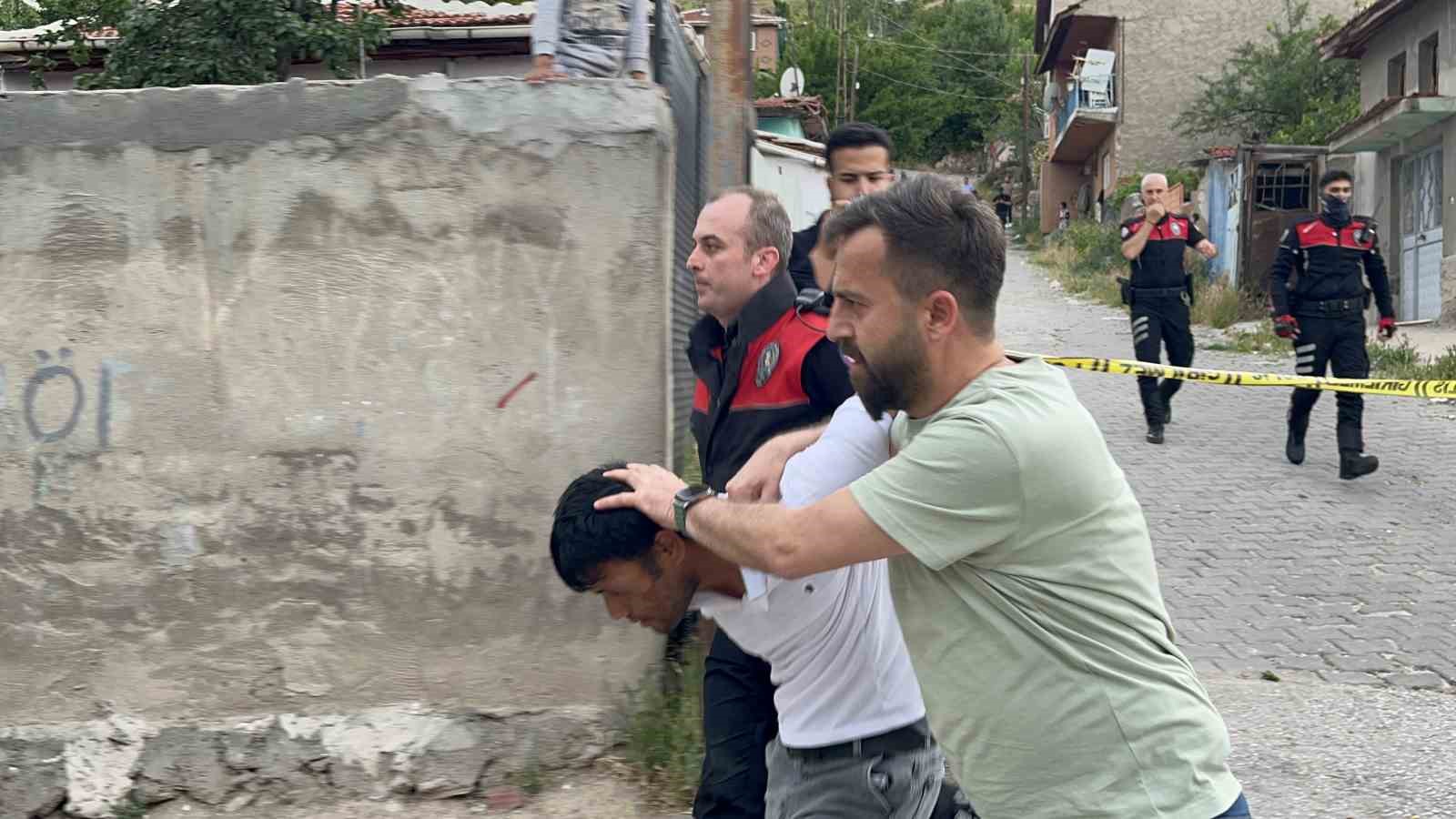 Yabancı uyruklu ailelerin bıçaklı kavgasında 2’si ağır 3 kişi yaralandı