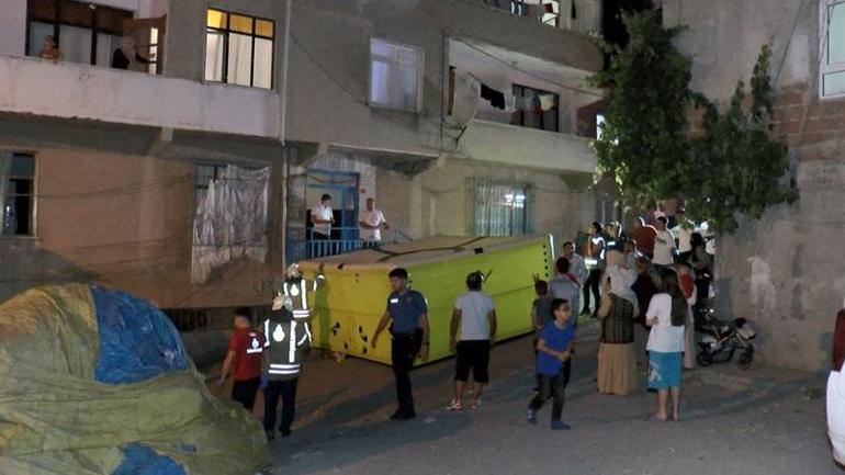 Başakşehir'de çocuğunu rehin alan baba polisi alarma geçirdi