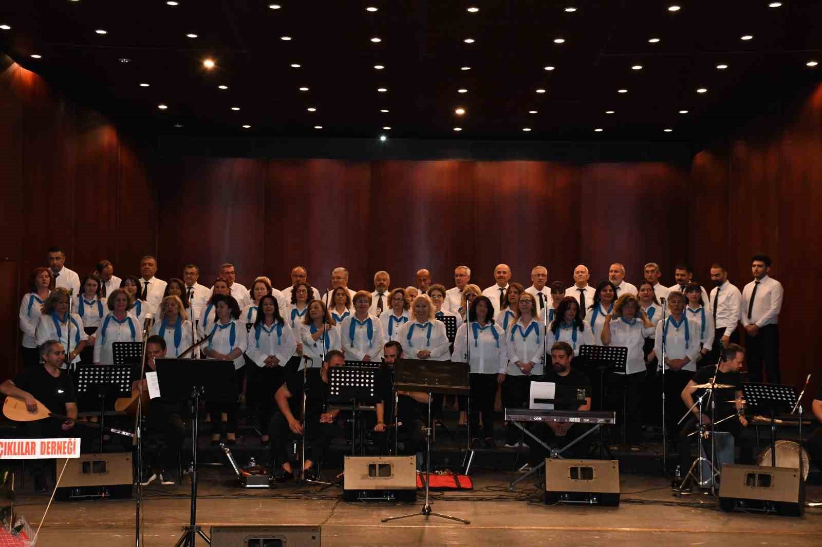 Eskişehir’de Türk halk müziği korosu konseri ve halk oyunları gösterisi