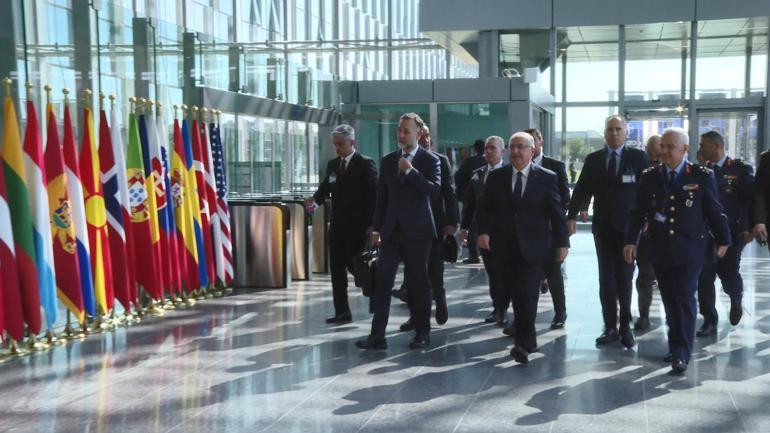 Bakan Güler, NATO Karargahı’nda Türkiye temsilciliğini ziyaret etti