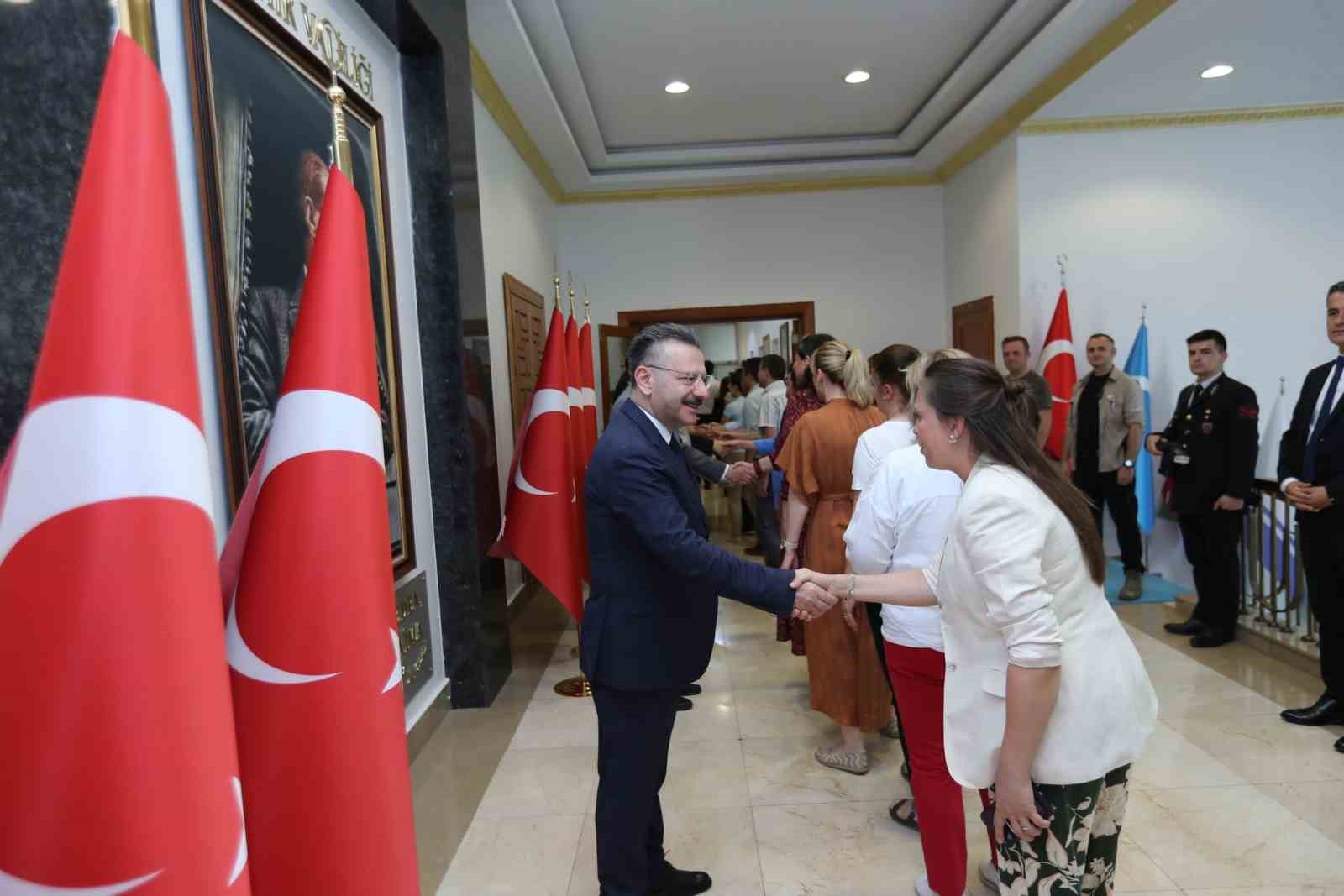 Vali Hüseyin Aksoy valilik personeli ile bayramlaştı