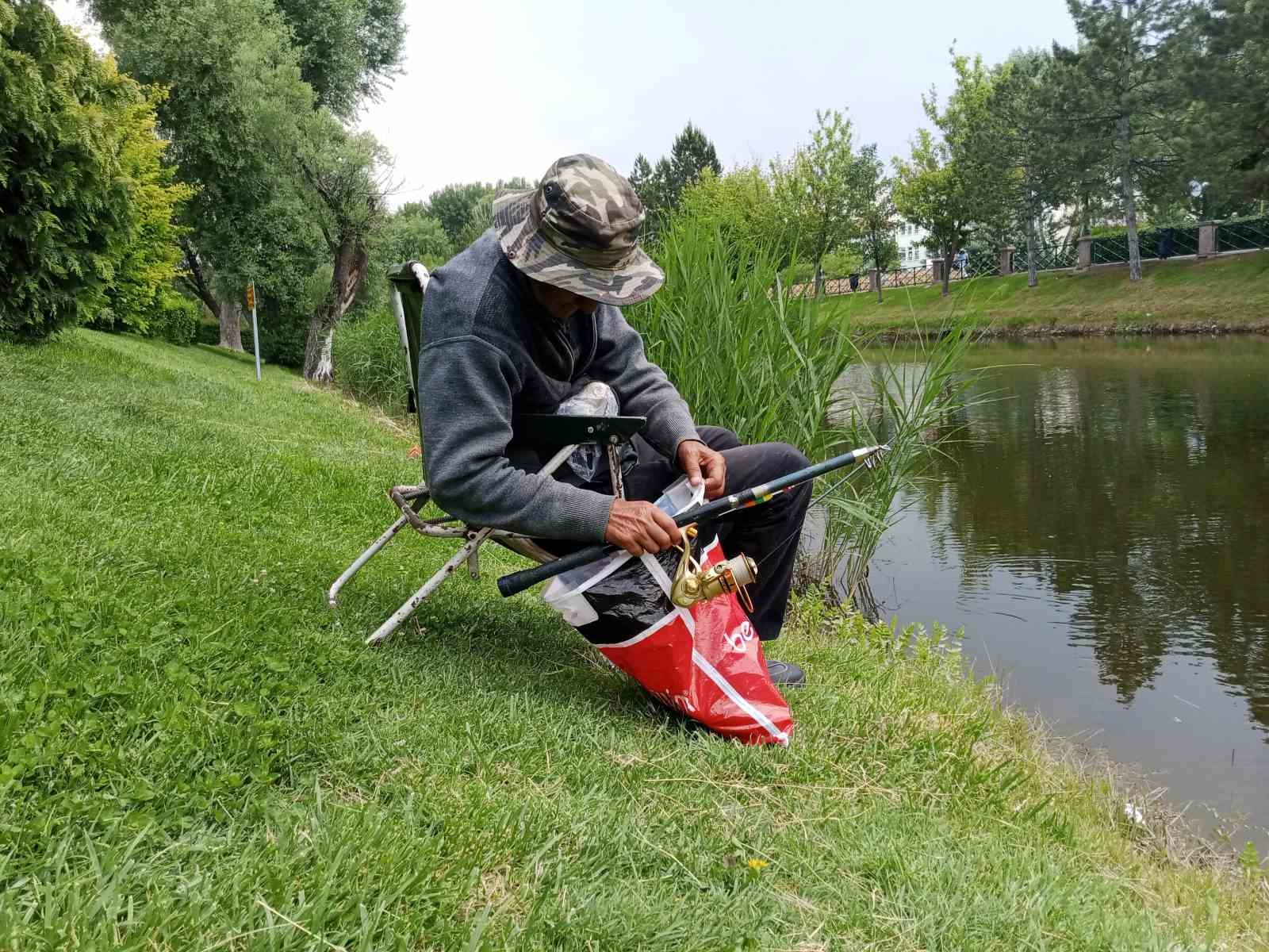 Emekli olduktan sonra balık tutmayı yaşam tarzı haline getirdi