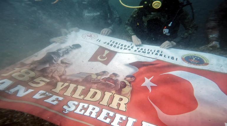 Şarköy açıklarında batık gemiye dalıp Türk bayrağı açtılar