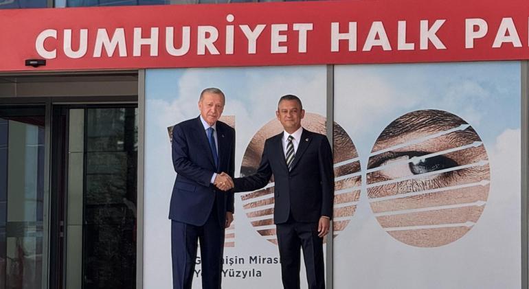 Cumhurbaşkanı Erdoğan'dan 18 yıl sonra CHP'ye ziyaret