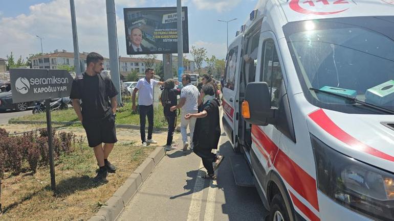 Düzce'de özel halk otobüsü, otomobile çarptı: 2'si çocuk 6 yaralı