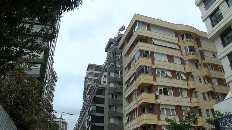 Kadıköy'de 13 katlı binanın çatısında yangın çıktı