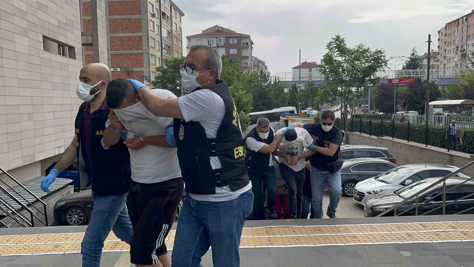 Eskişehir merkezli fuhuş operasyonunda yakalanan 11 kişi adliyeye sevk edildi