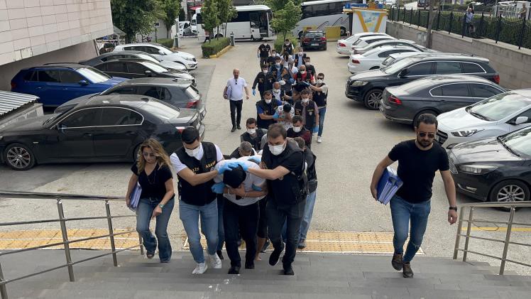 Eskişehir merkezli fuhuş operasyonunda yakalanan 11 kişi adliyeye sevk edildi