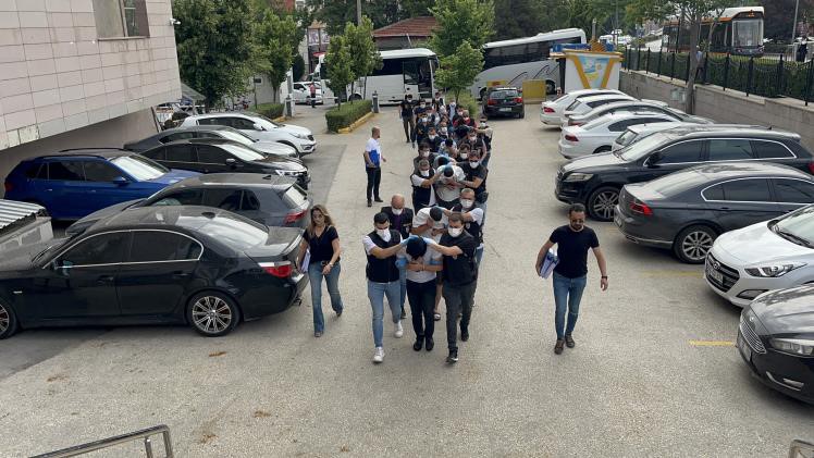 Eskişehir merkezli fuhuş operasyonunda yakalanan 11 kişi adliyeye sevk edildi