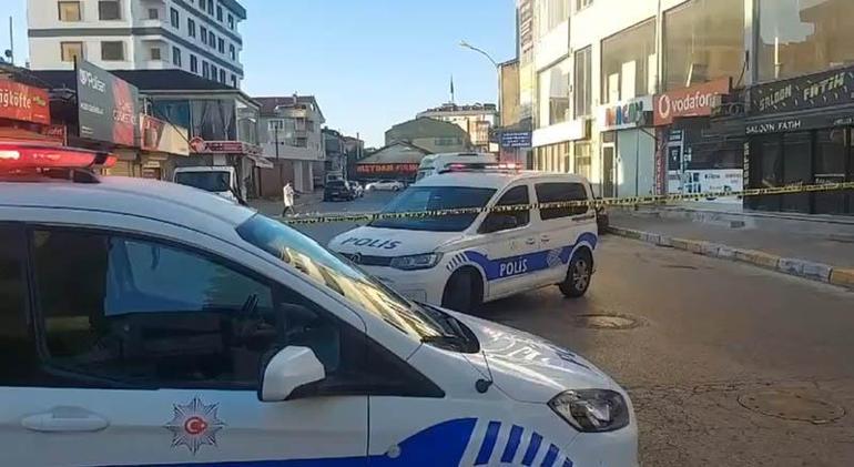 Sultanbeyli'de otomobil gasbedip polise ateş açan şüpheli vurularak yakalandı