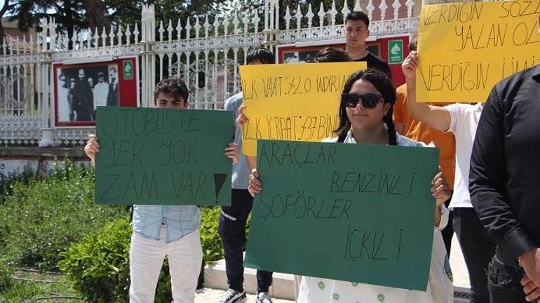 Edirne'de üniversite öğrencilerinden toplu taşımaya zam protestosu