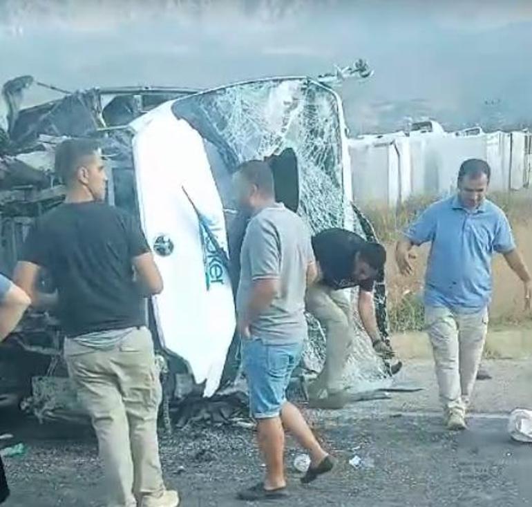 Mersin'de otobüs karşı şeride geçti: 2 ölü, 34 yaralı