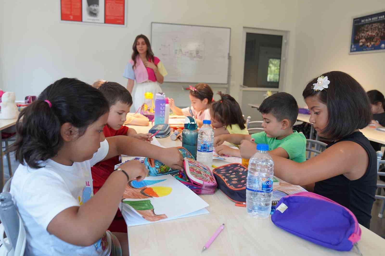 Çocuklar yaz tatilinde el becerilerini geliştiriyor