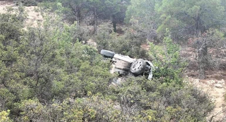 Otomobilin 500 metreden uçuruma yuvarlanması kamerada: 1 kayıp, 2 yaralı