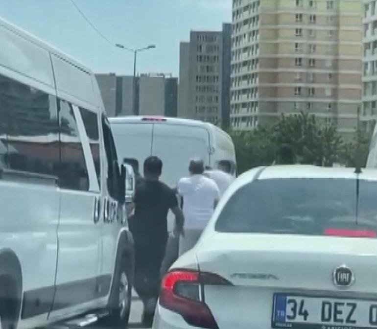 Avcılar'da tekmeli yumruklu trafik kavgası