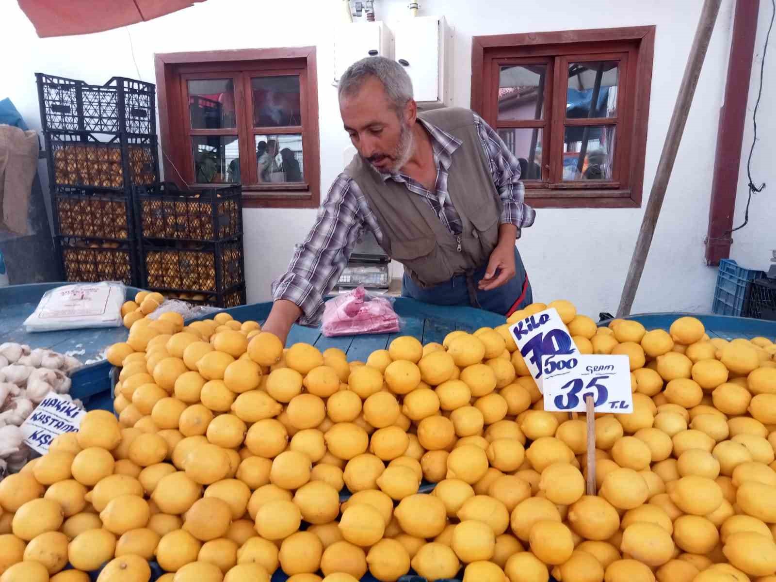 Pazarda bile kilosu 70 liraya dayanan limon