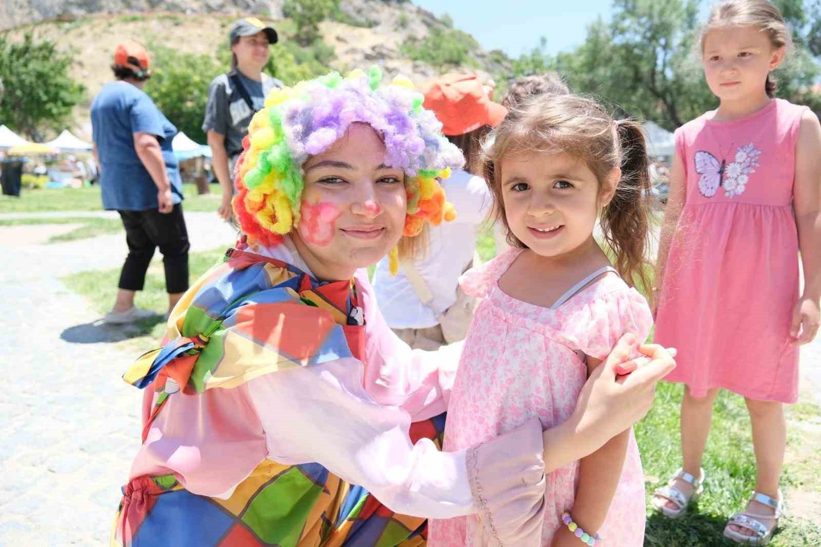 Sivrihisar’da çocuklar doyasıya eğleniyor