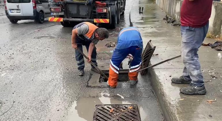 Eyüpsultan'da etkili olan sağanak yağış yolları göle çevirdi