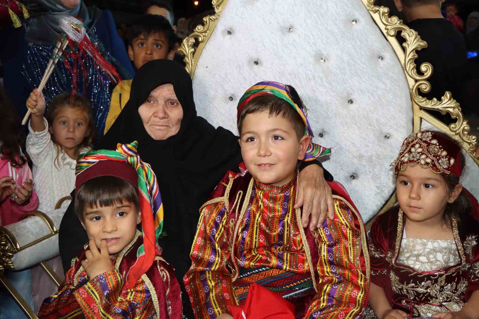 Şehidin emaneti şanlı Türk bayrağını torununa verdi