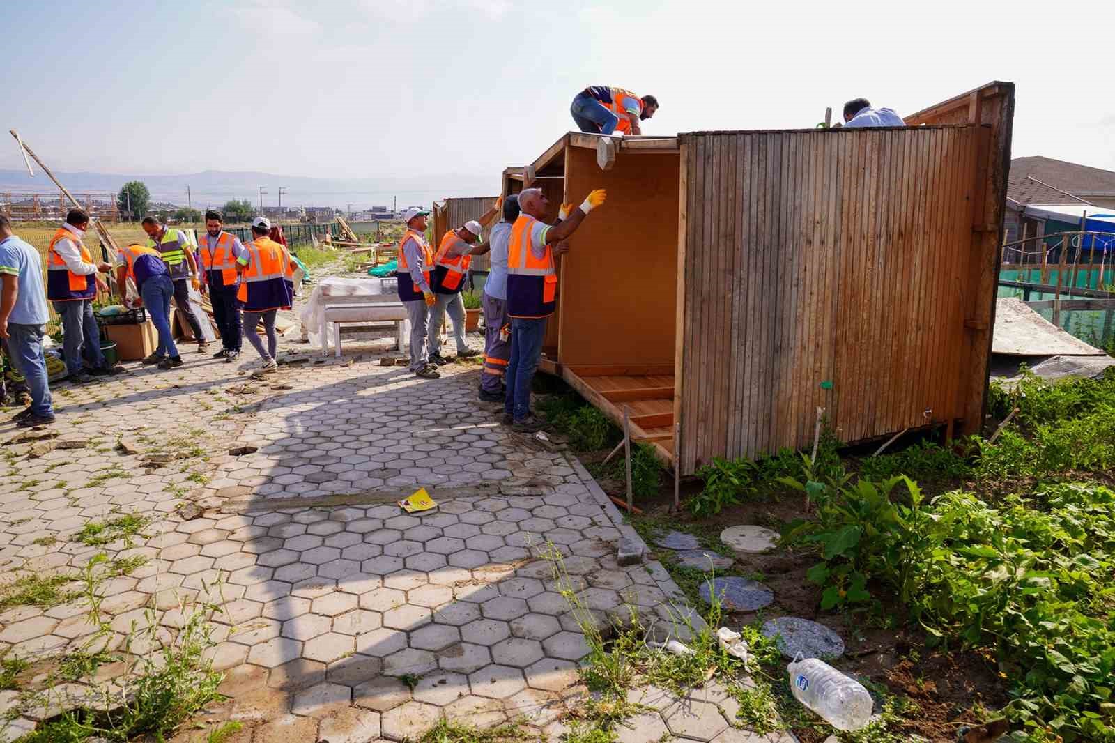 Kuvvetli rüzgarda zarar gören kulübelerde tadilat başladı