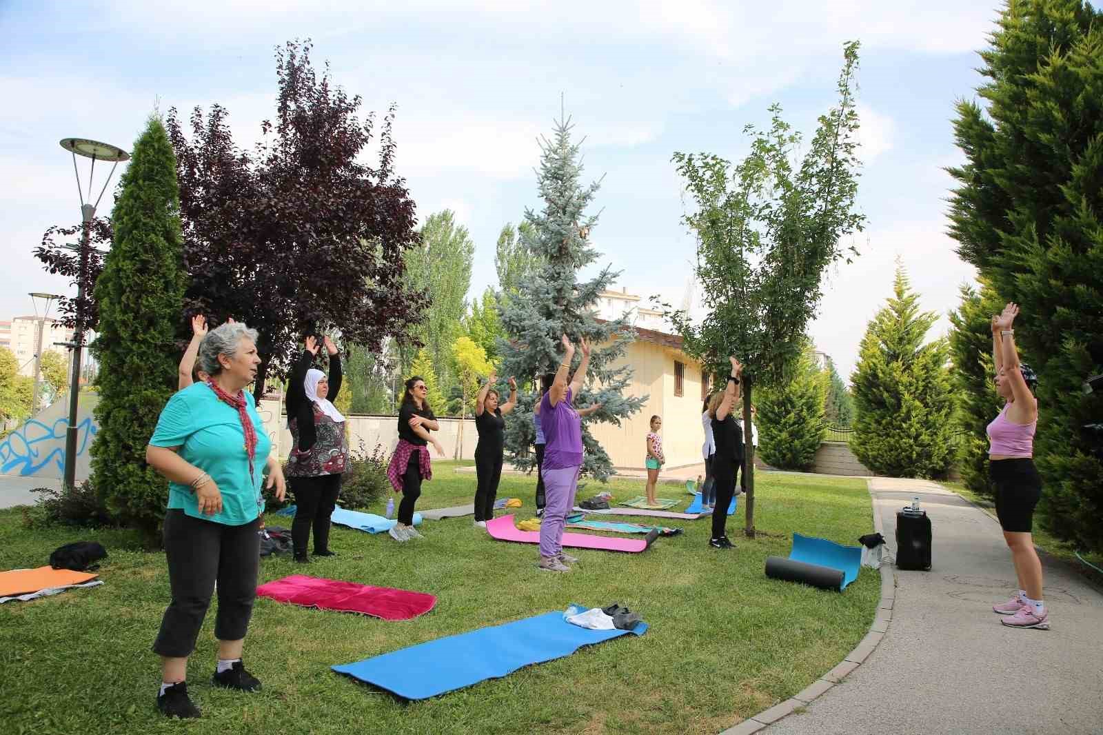 Odunpazarı’nda parklarda spora büyük ilgi