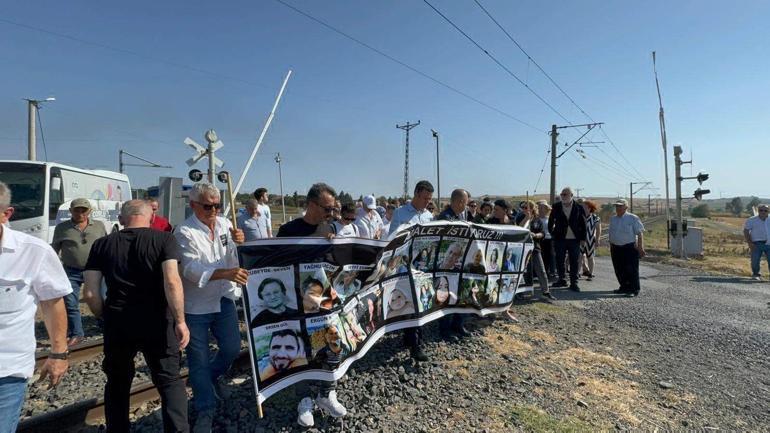 Çorlu'da tren kazasında ölen 25 kişi için anma etkinliği düzenlendi