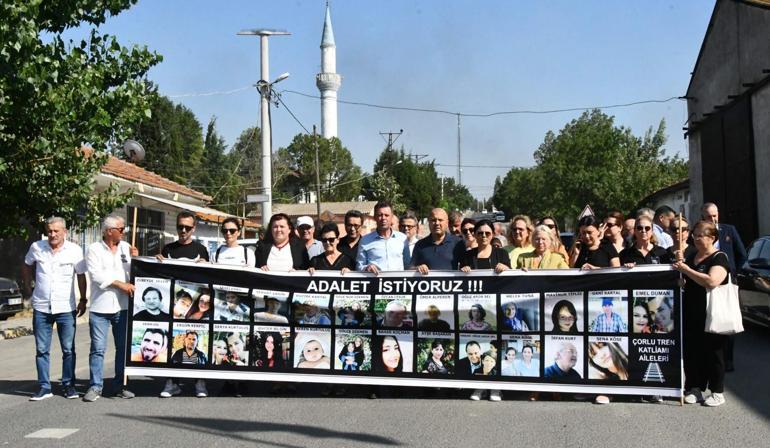 Çorlu'da tren kazasında ölen 25 kişi için anma etkinliği düzenlendi