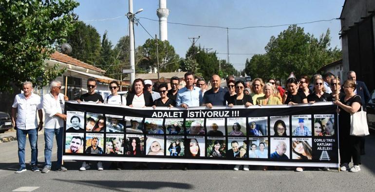 Çorlu'da tren kazasında ölen 25 kişi için anma etkinliği düzenlendi