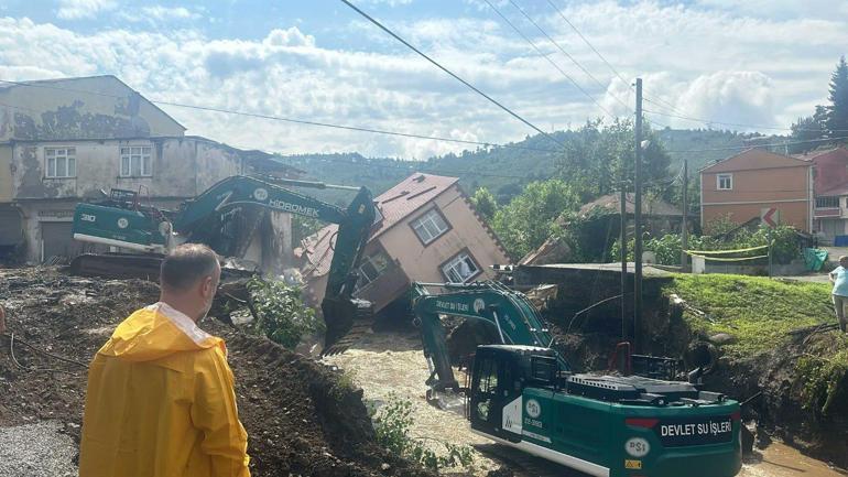 Trabzon ve Giresun'da sel sonrası yollar temizleniyor, hasar tespitine başlandı