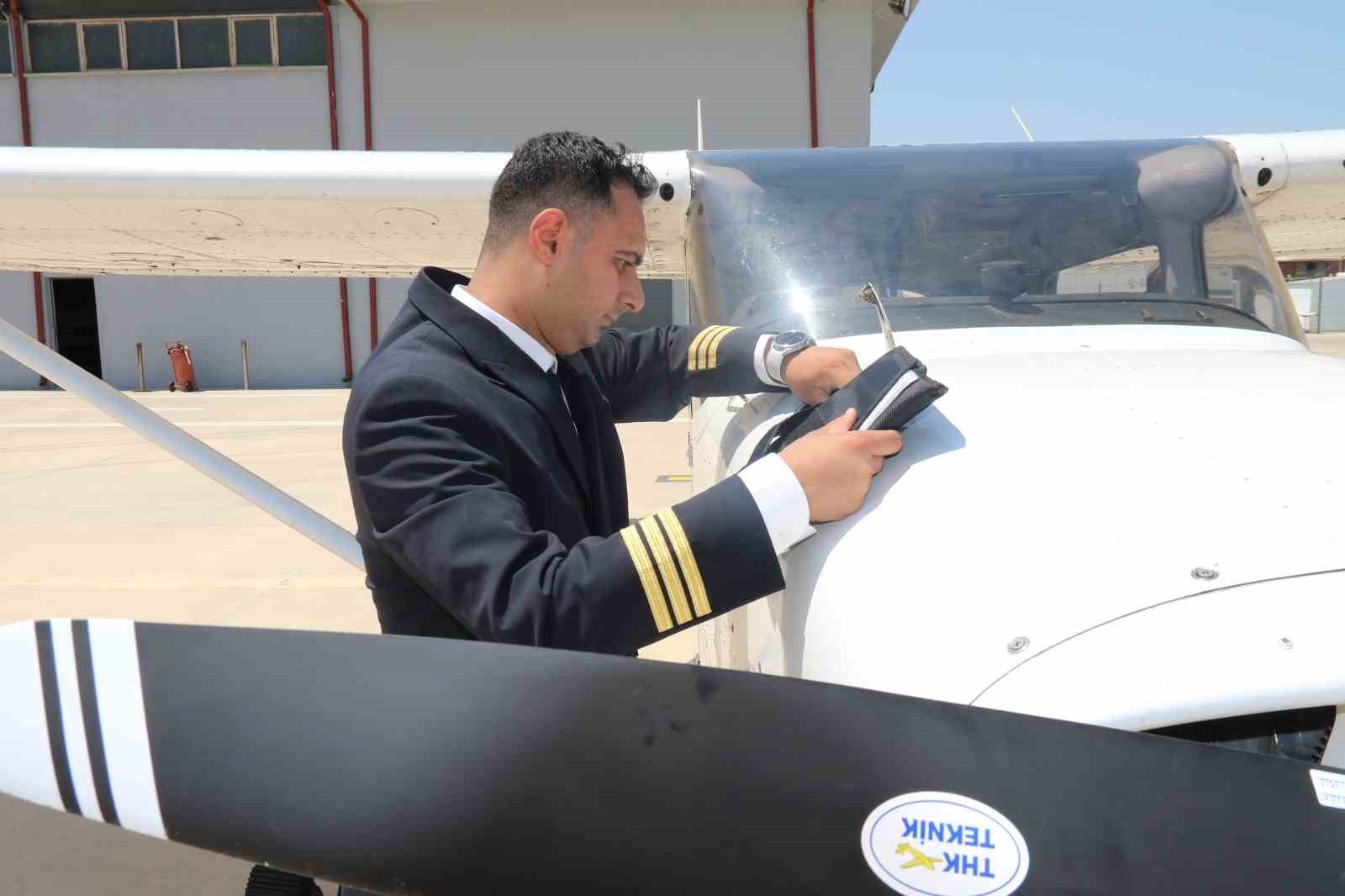 Çocukluk hayali pilotluk mesleğini yapmak için Tıp Fakültesini bıraktı