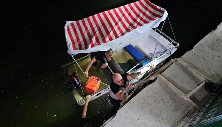 Meriç Nehri'nde tekneleri alabora olan 5 arkadaşı ekipler kurtardı