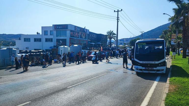 Bodrum'da otomobil ile minibüs çarpıştı: 14 yaralı