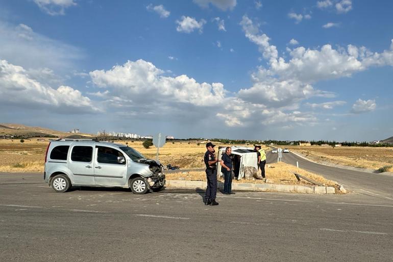 Elazığ'da aynı kavşakta yarım saat arayla iki kaza: 8 yaralı