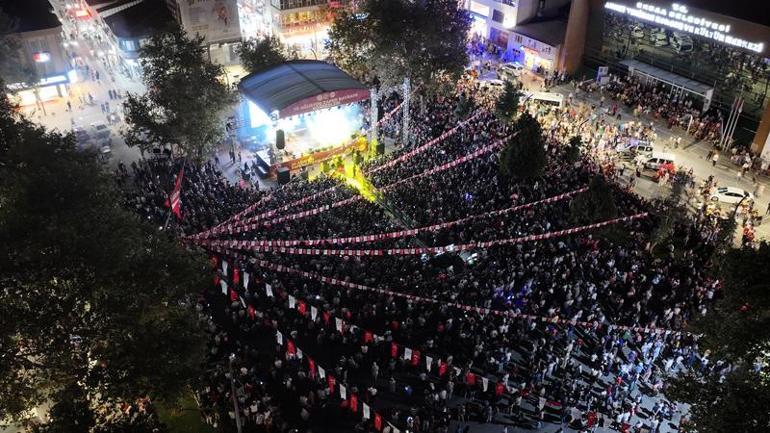 Tokat'ta '30 Ağustos' coşkusu Zara konseriyle başladı