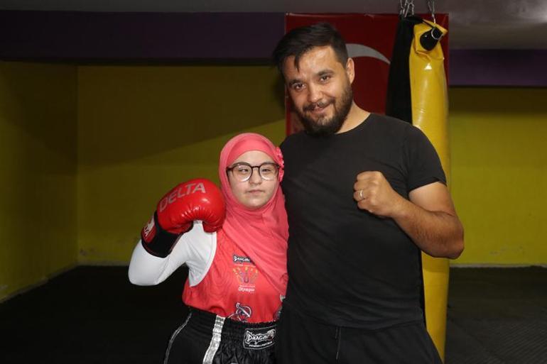 Muay thai ile hayata yeniden tutunan Hicret, dünya şampiyonu olmanın hayalini kuruyor