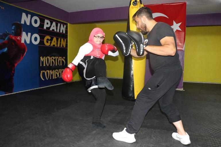 Muay thai ile hayata yeniden tutunan Hicret, dünya şampiyonu olmanın hayalini kuruyor