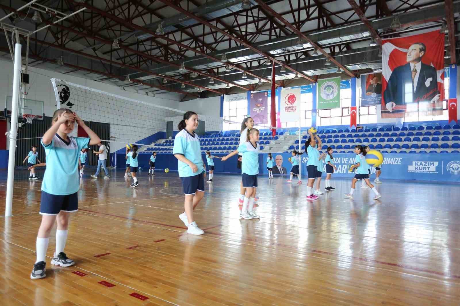 Odunpazarı’nda voleybol yaz okuluna büyük ilgi