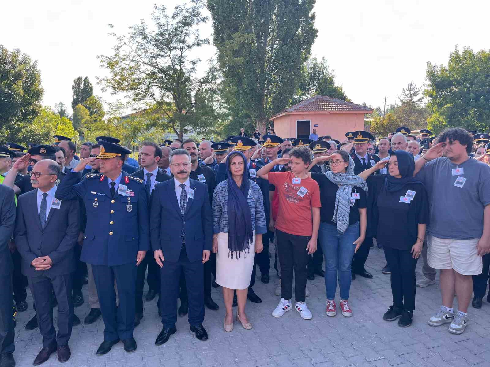 Somali’de şehit olan Uzman Çavuş Seydi Ünlü baba ocağında toprağa verildi