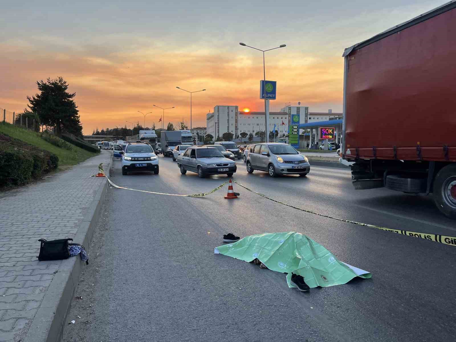 Otomobilin çarptığı yaşlı kadın hayatını kaybetti