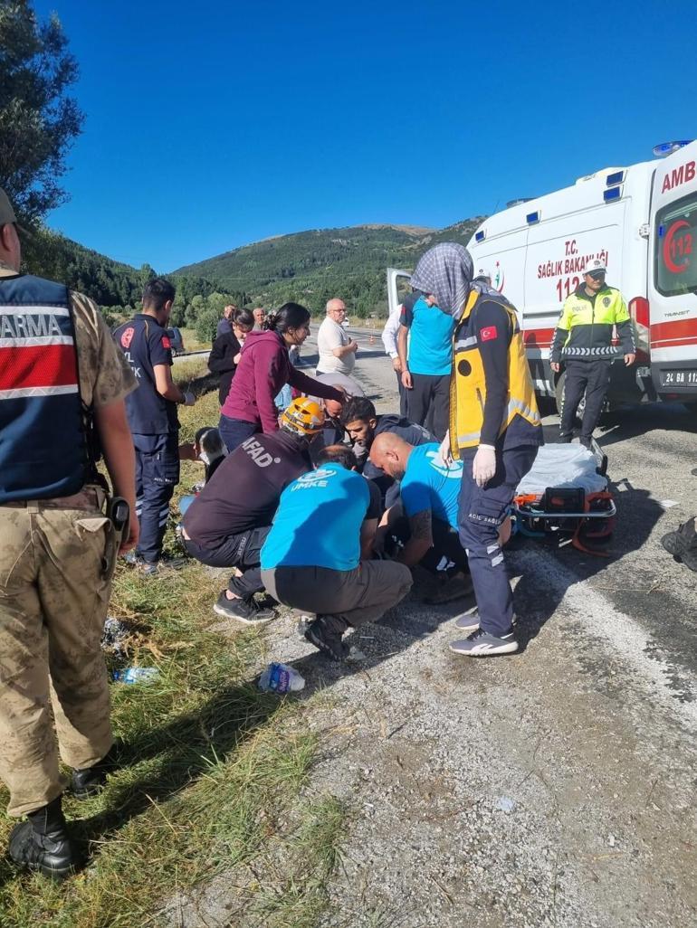 Erzincan'da yolcu otobüsü devrildi: 1 ölü, 33 yaralı