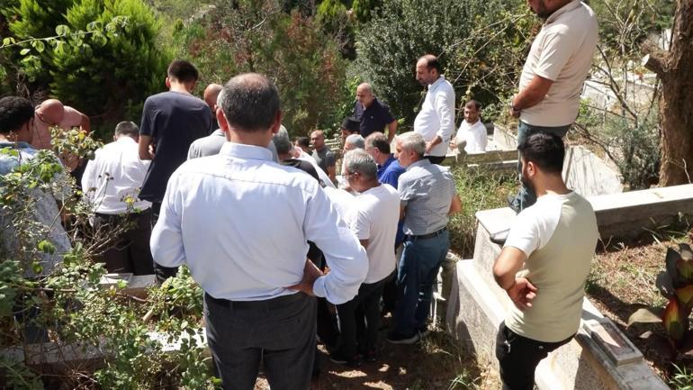 Fatih'teki köpek saldırısında ölen Ayhan Özçelik toprağa verildi