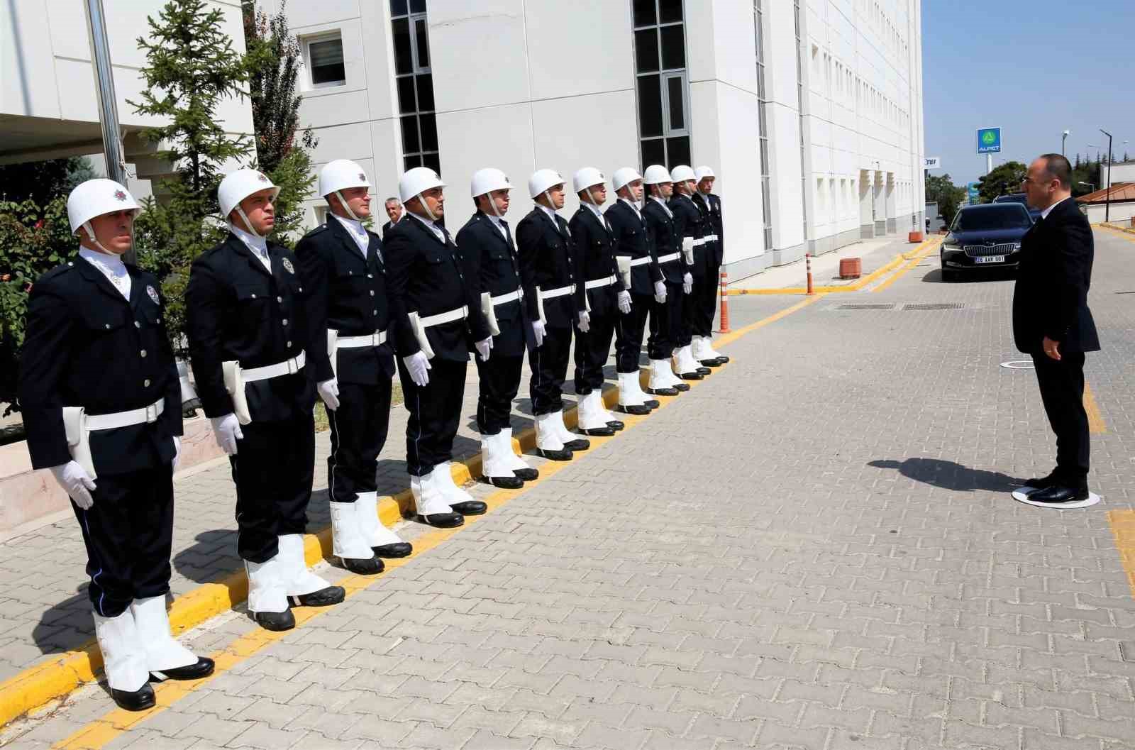 Eskişehir Emniyet Müdürü Tolga Yılmaz düzenlenen törenle görevine başladı