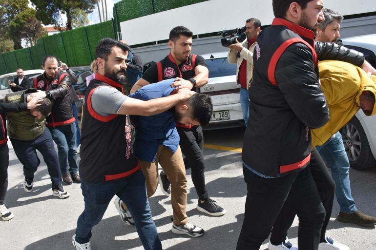 17 yaşındaki Yusuf'un öldürülmesine ilişkin davada gerginlik; babası, sanığa su şişesi fırlattı