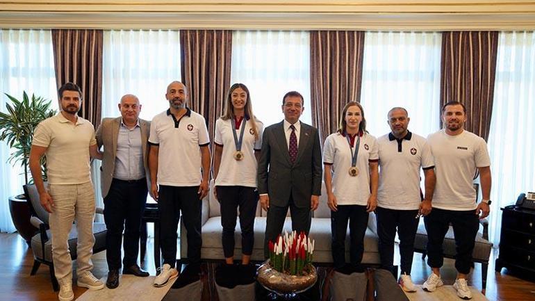 Paris Olimpiyatları'nda madalya kazanan İBB sporcuları İmamoğlu ile buluştu