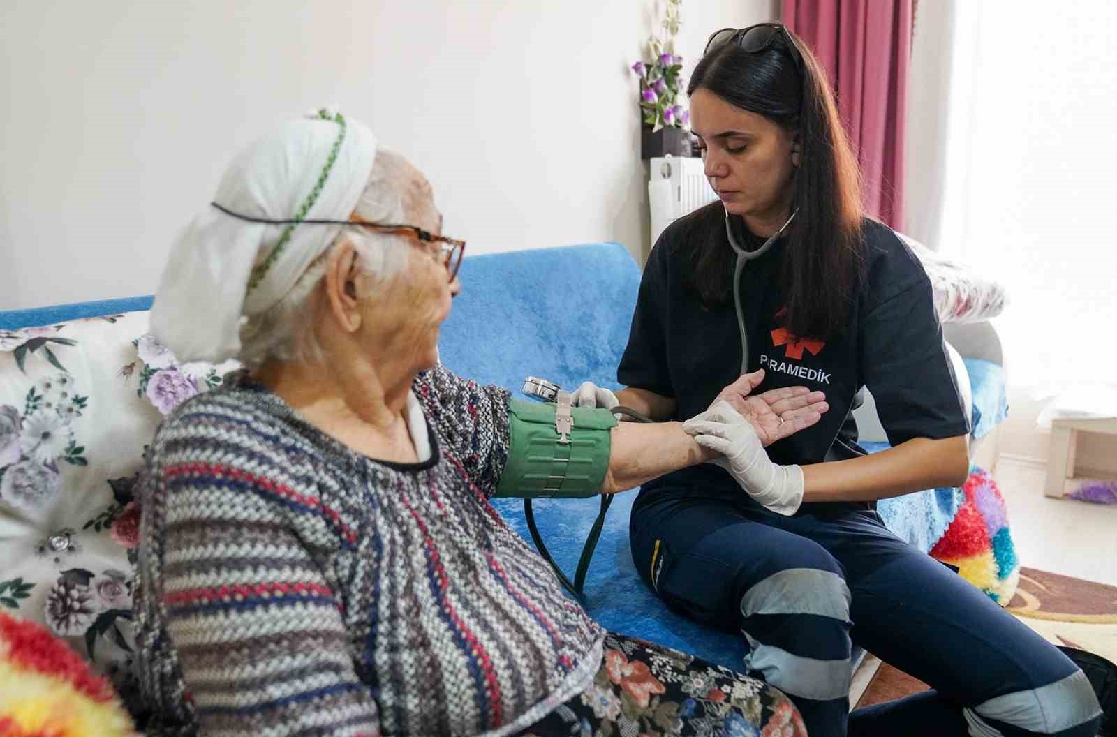 TEBEV’in evde sağlık ve bakım hizmet ile 385 vatandaşın yüzü gülüyor